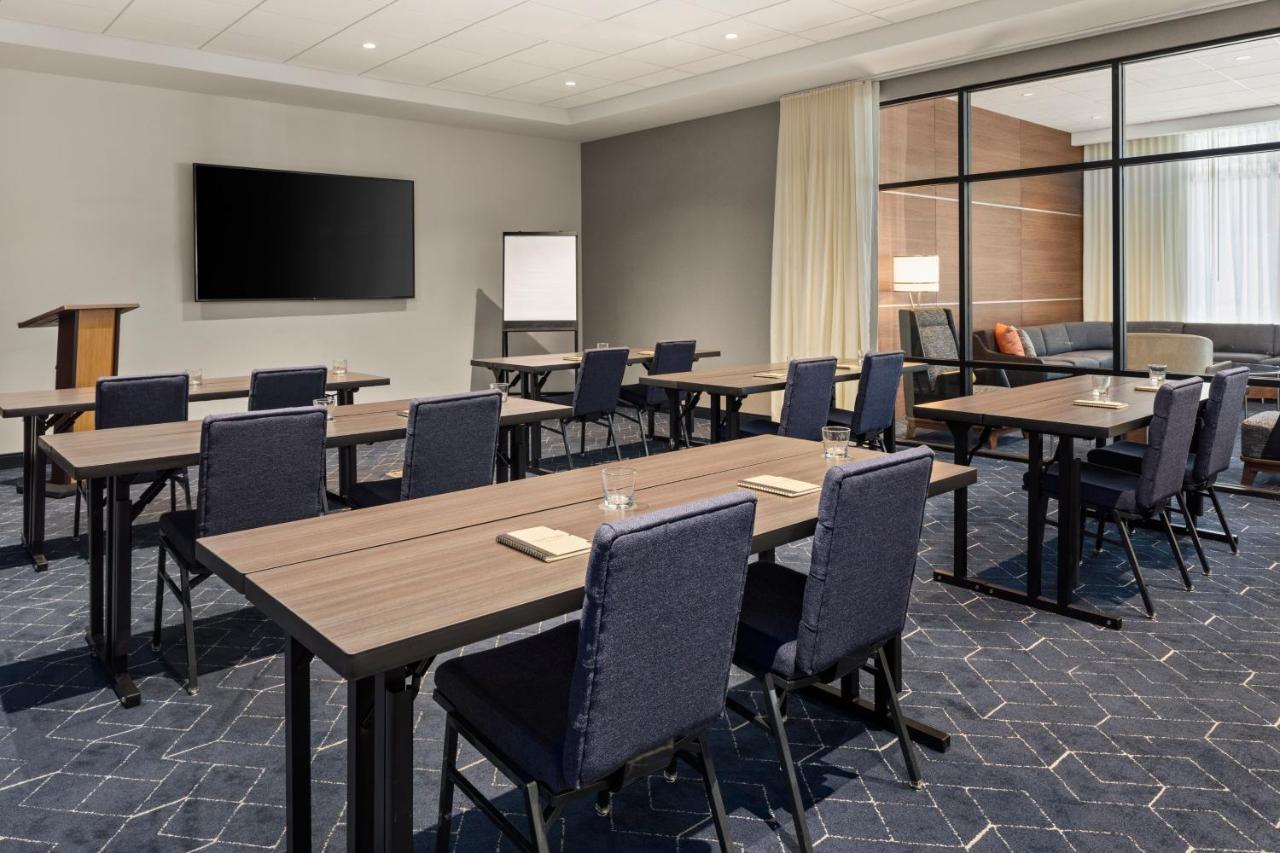 Courtyard By Marriott Owatonna Downtown Hotel Exterior photo
